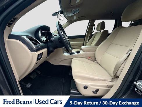 Used 2021 Jeep Grand Cherokee Laredo AWD/4WD image 27