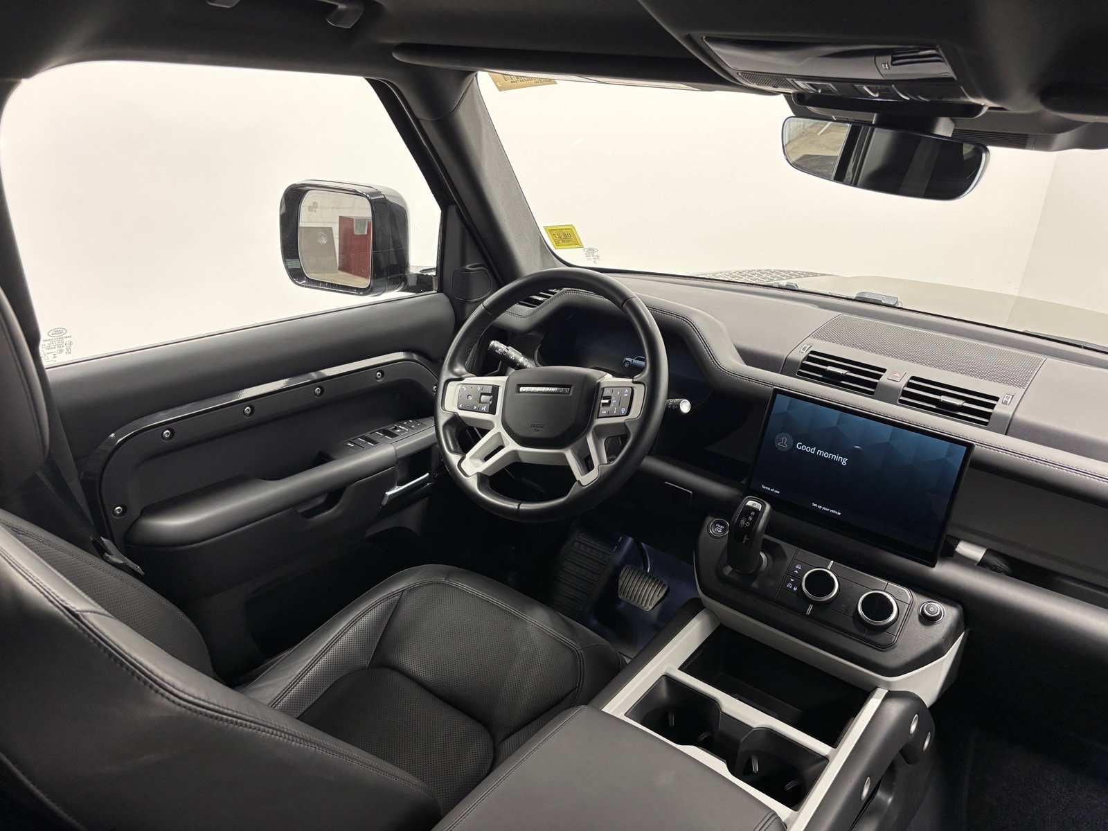 Used 2025 Land Rover Defender 110 X-Dynamic SE AWD/4WD image 33