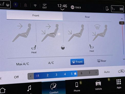 Used 2025 Chrysler Pacifica Select image 16