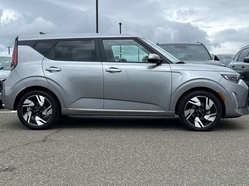 Used 2025 Kia Soul GT-Line w/ GT-Line Technology Package FWD image 3