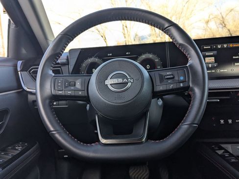 Used 2025 Nissan Kicks SR image 18