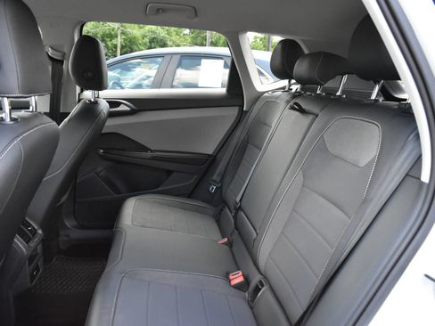 Used 2024 Volkswagen Taos SE AWD/4WD image 13