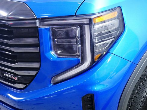Used 2023 GMC Sierra 1500 AT4 w/ AT4 Premium Package AWD/4WD image 16
