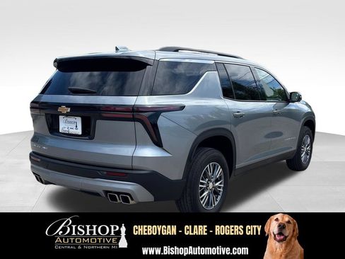 Used 2025 Chevrolet Traverse LT w/ Driver Confidence Package AWD/4WD image 12