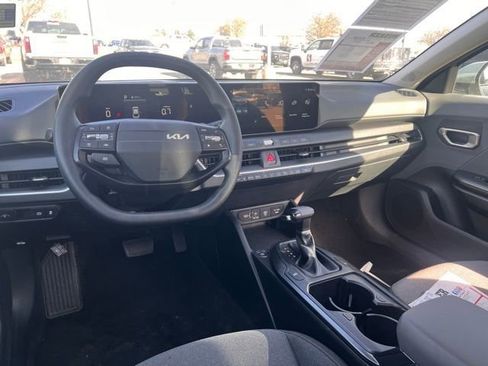 Used 2025 Kia K4 LXS image 13