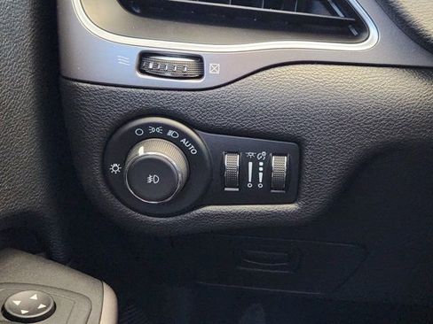 Used 2021 Jeep Cherokee Latitude Lux w/ Sun & Sound Group image 24