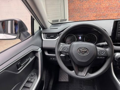 Used 2020 Toyota RAV4 LE image 13