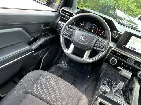 Certified 2025 Toyota 4Runner SR5 AWD/4WD image 25