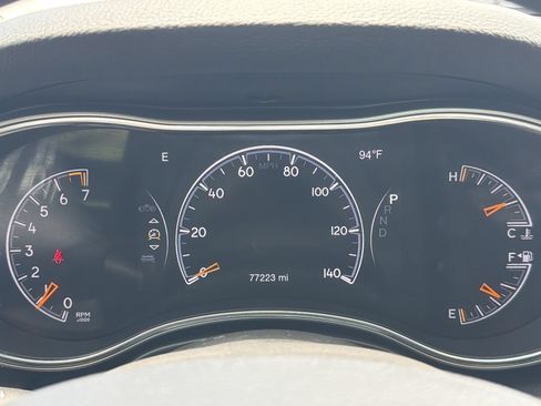 Used 2020 Jeep Grand Cherokee Laredo RWD image 27