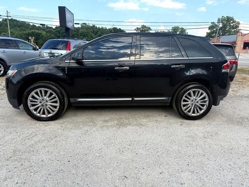 Used 2013 Lincoln MKX FWD image 2