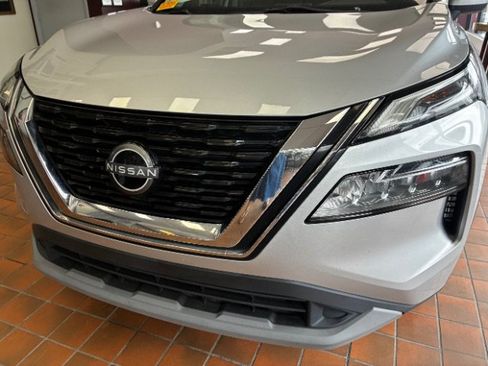 Used 2023 Nissan Rogue SV w/ SV Premium B Package FWD image 9