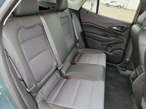 Used 2025 Chevrolet Trax LT FWD image 17
