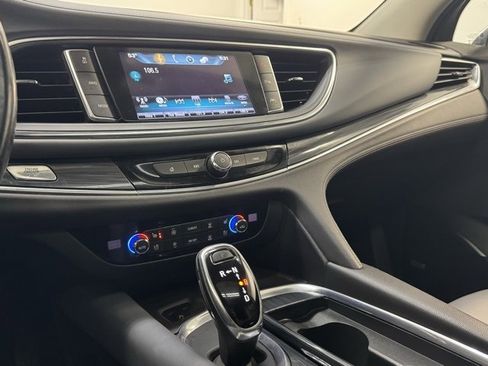 Used 2019 Buick Enclave Premium image 18