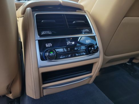 Used 2022 BMW 750i xDrive w/ Luxury Rear Seating Package AWD/4WD image 16