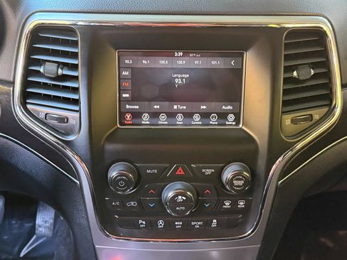 Used 2018 Jeep Grand Cherokee Limited AWD/4WD image 30