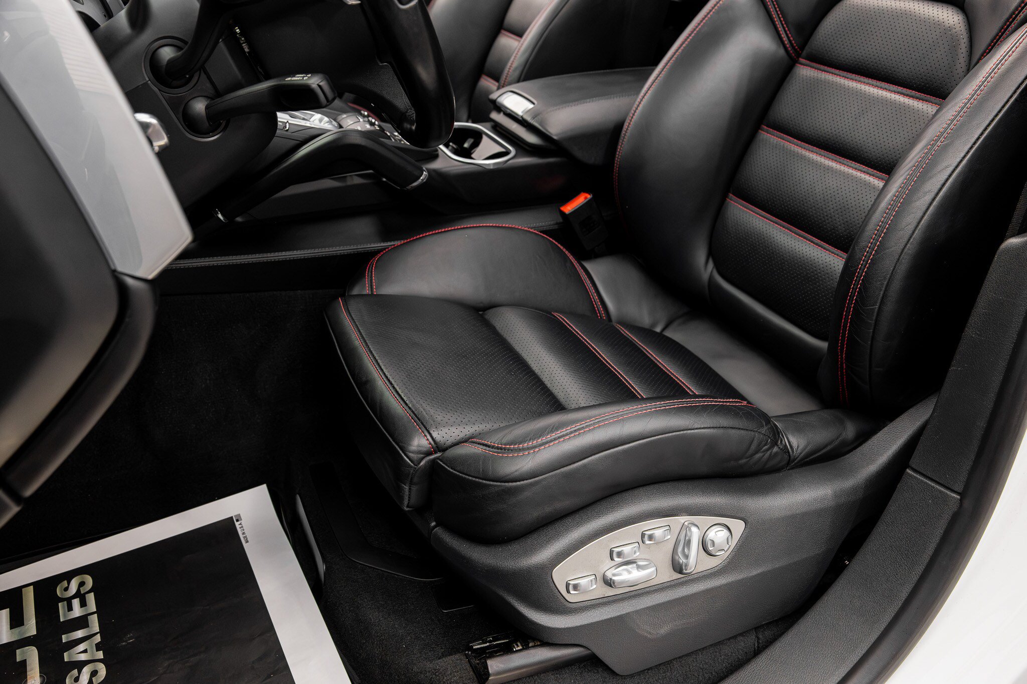 Used 2014 Porsche Cayenne Turbo S AWD/4WD image 28