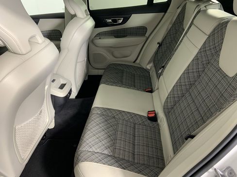 Used 2020 Volvo V60 T5 Cross Country image 17