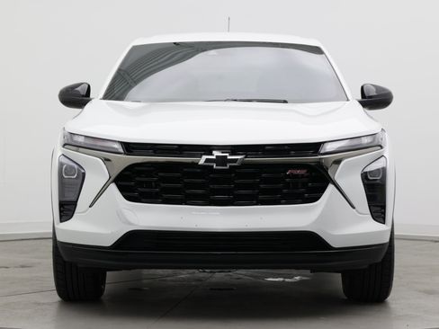 Used 2024 Chevrolet Trax RS FWD image 2