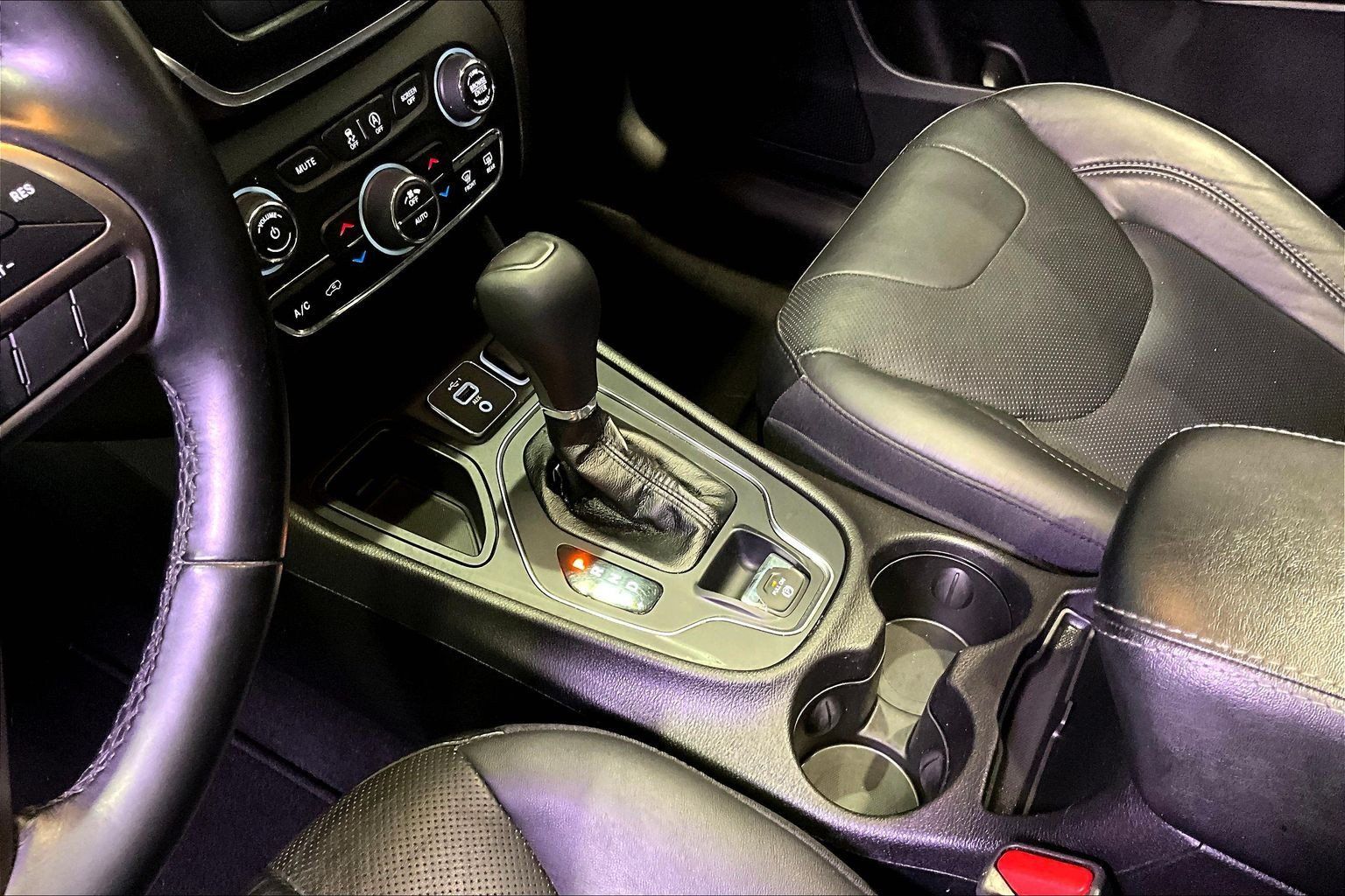 Used 2021 Jeep Cherokee Latitude Lux w/ Sun & Sound Group FWD image 18