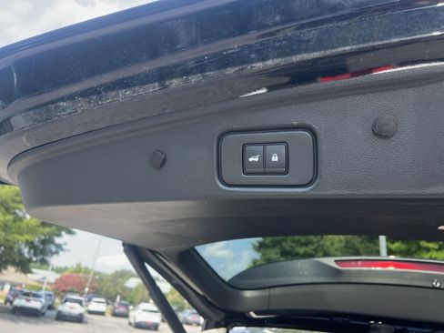Used 2025 Nissan Pathfinder SL FWD image 19