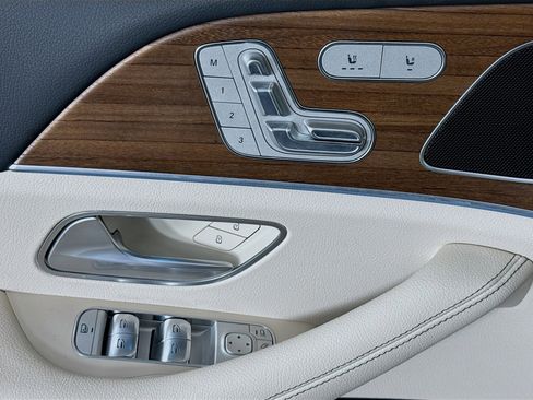 Used 2025 Mercedes-Benz GLE 450e 4MATIC image 22