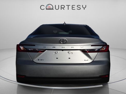 Used 2025 Toyota Camry LE image 5