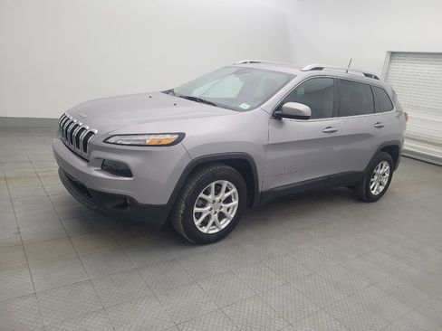 Used 2018 Jeep Cherokee Latitude image 2