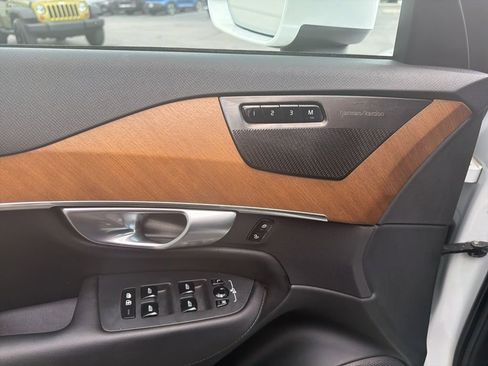 Used 2024 Volvo XC90 B5 Plus w/ Protection Package Premier AWD/4WD image 10