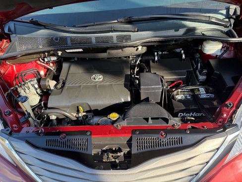 Used 2013 Toyota Sienna XLE image 20
