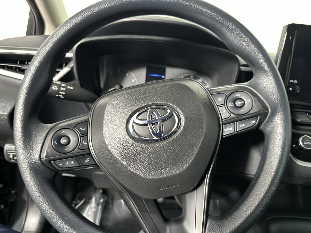Used 2023 Toyota Corolla LE FWD image 9