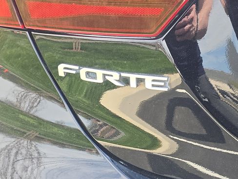 Used 2023 Kia Forte LXS image 8