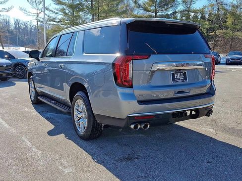 Used 2023 GMC Yukon XL Denali image 7
