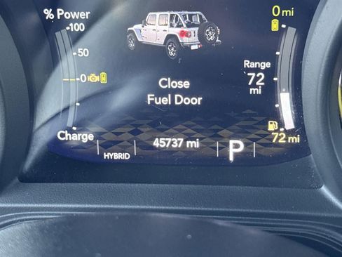 Used 2024 Jeep Wrangler Sahara image 16