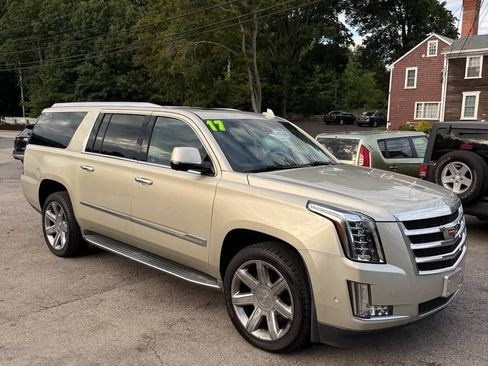 Used 2017 Cadillac Escalade ESV Luxury AWD/4WD image 6