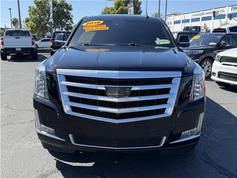 Used 2016 Cadillac Escalade Luxury image 2