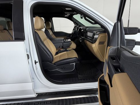 Used 2023 Ford F450 Lariat w/ FX4 Off-Road Package image 6