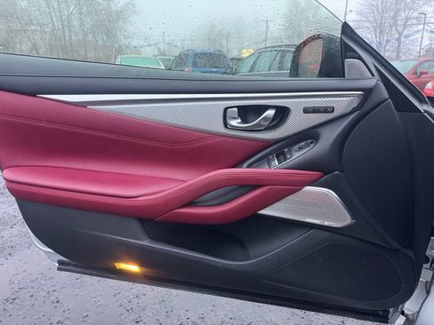 Used 2017 INFINITI Q60 Red Sport 400 image 34