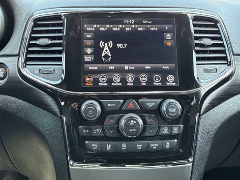 Used 2021 Jeep Grand Cherokee Laredo X image 12