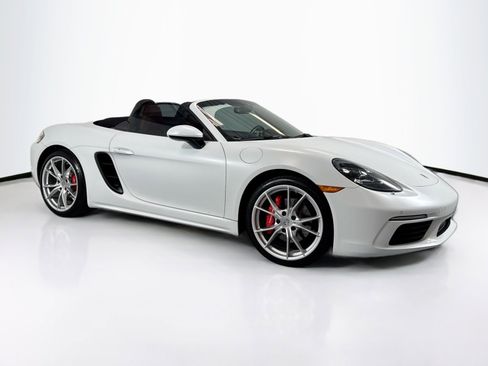 Used 2022 Porsche 718 Boxster S image 7