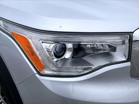 Used 2017 GMC Acadia SLT image 30