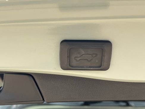 Used 2019 Toyota RAV4 XLE image 15