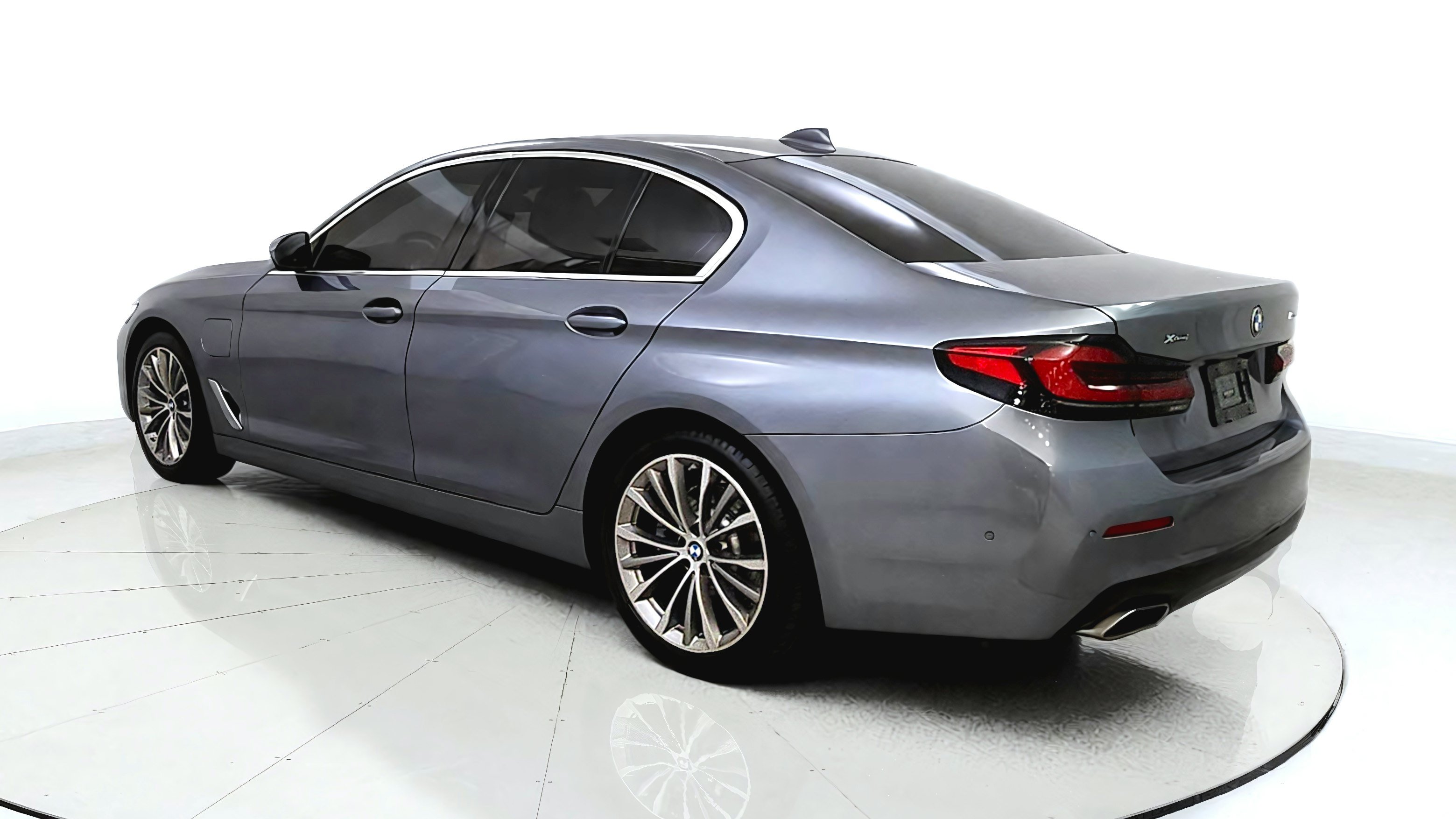 Used 2021 BMW 530e xDrive AWD/4WD image 5