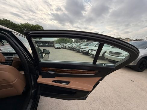 Used 2014 BMW 740Li image 34