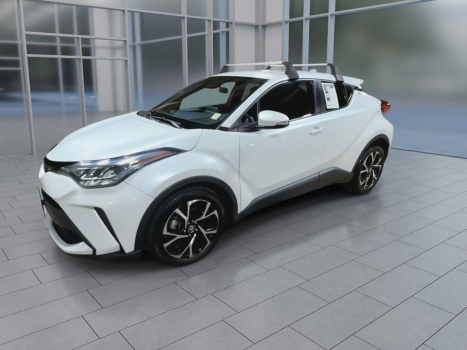 Used 2022 Toyota C-HR XLE FWD image 4