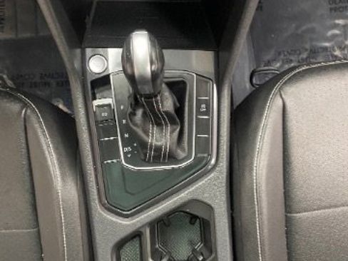 Used 2021 Volkswagen Tiguan SE w/ Panoramic Sunroof Package image 21