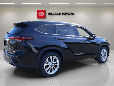 New 2026 Toyota Highlander Limited image 5