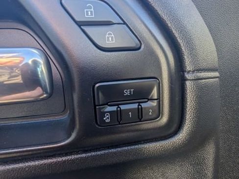 Used 2022 GMC Sierra 2500 SLT w/ SLT Convenience Package image 28