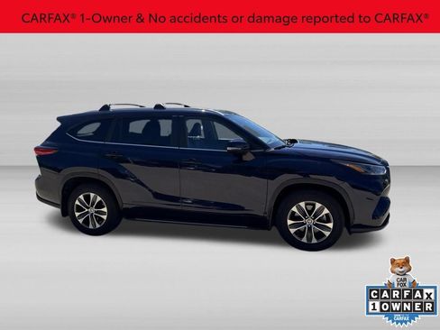 Used 2023 Toyota Highlander XLE AWD/4WD image 3