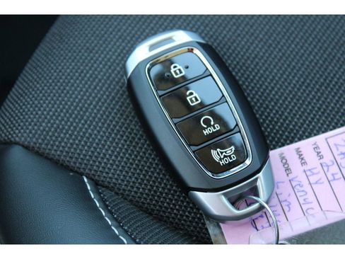 Used 2024 Hyundai Venue Limited image 31