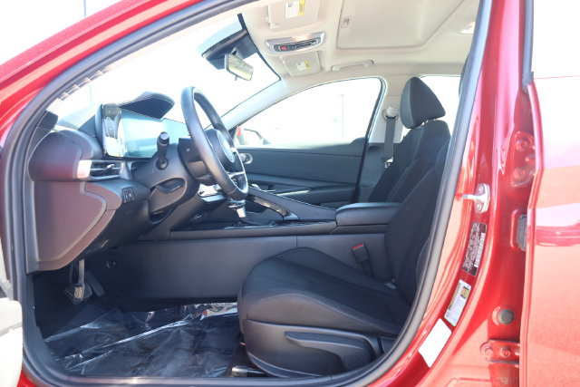Used 2025 Hyundai Elantra SEL FWD image 13